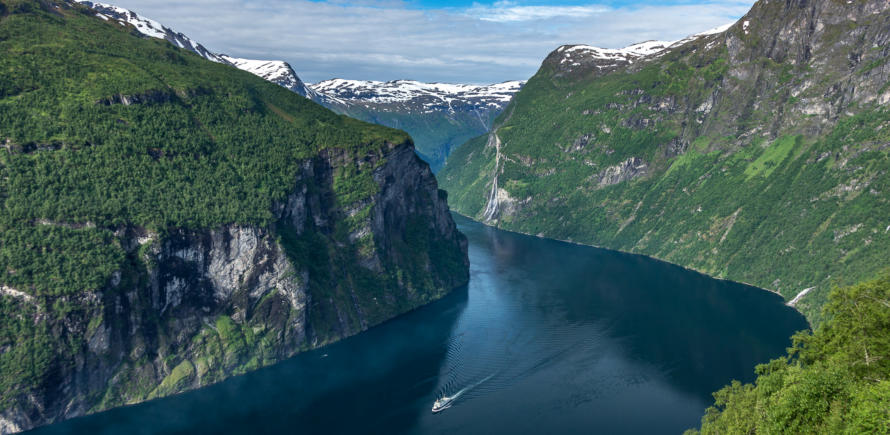 Blick von der Adlerstraße auf den Geirangerfjord