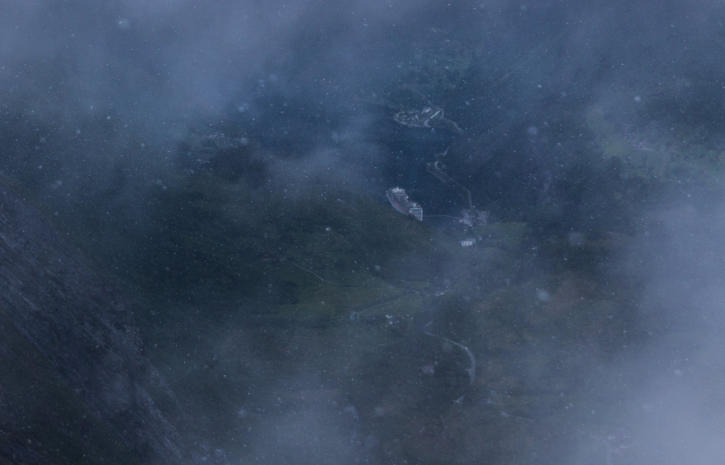 Geirangerfjord von Dalsnibba bei Nebel und Schneefall am 22. Juni