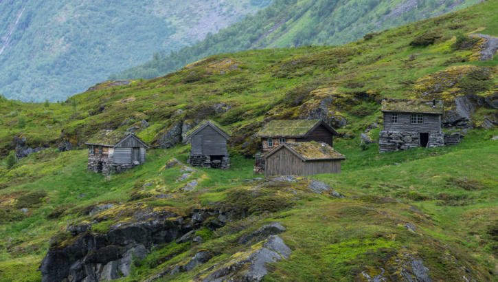 Aufgelassener Bergbauernhof beim Geirangerfjord