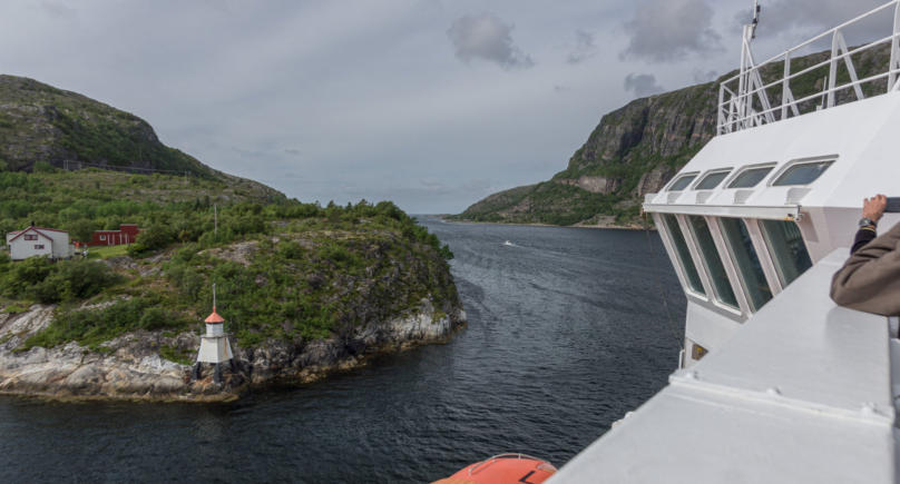 MS Finnmarken in Meerenge