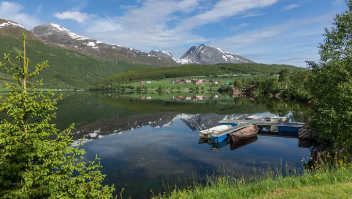 Eidsdalvatnet mit Booten