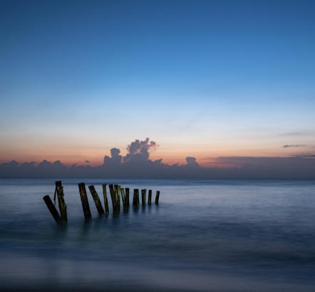 Strand bei Aléria vor Sonnenaufgang