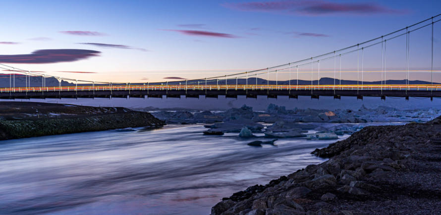 Langzeitbelichtung bei Brücke am Jökulsarlon