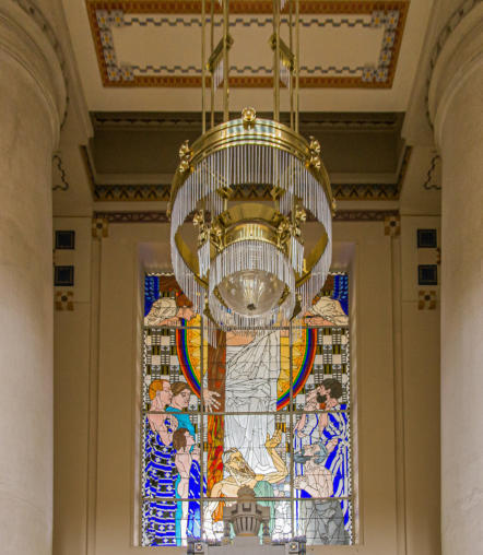 Wien - Innenansicht der Friedhofskirche am Zentralfriedhof