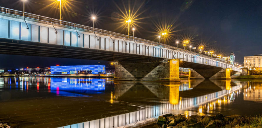Linz - Lentos Kunstmuseum & Nibelungenbrücke