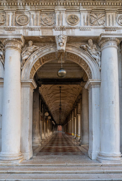 Venedig - Durchgang zur Biblioteca Nazionale