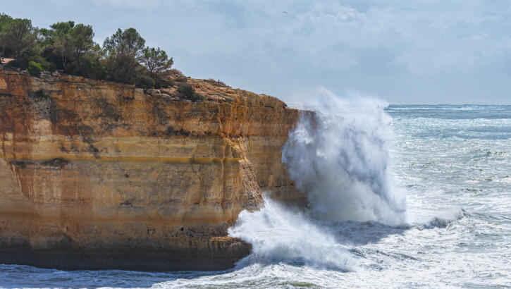 Wilder Atlantik an der Algarve